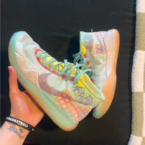 KD 12 EYBL